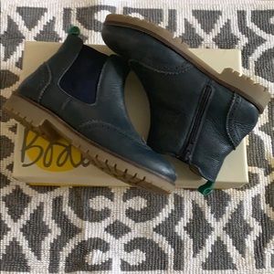 Boden size 38 boys navy Chelsea boot.